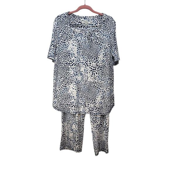 Ellen Tracy Other - Ellen Tracy lounge set. Blue and white. Size L/XL